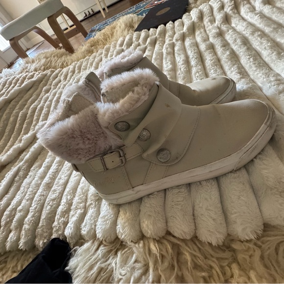 Blowfish Shoes - Blowfish Cream Boots with Cozy Lining